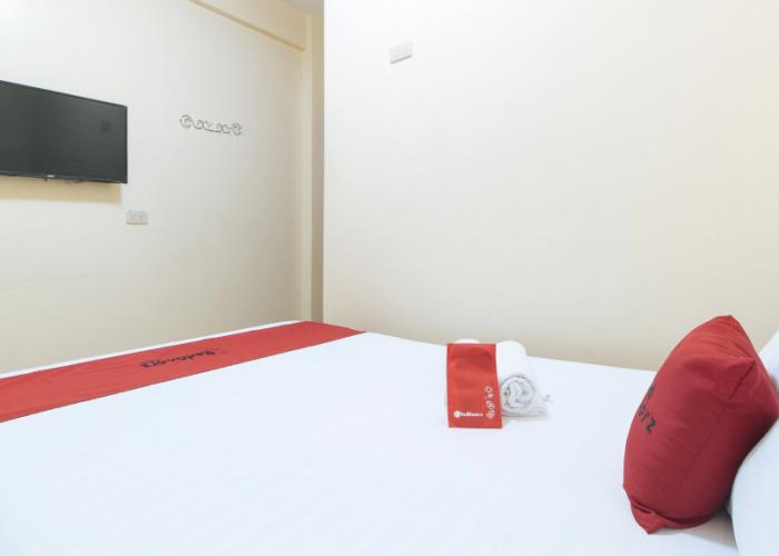 RedDoorz @ Golden Park Inn La Union