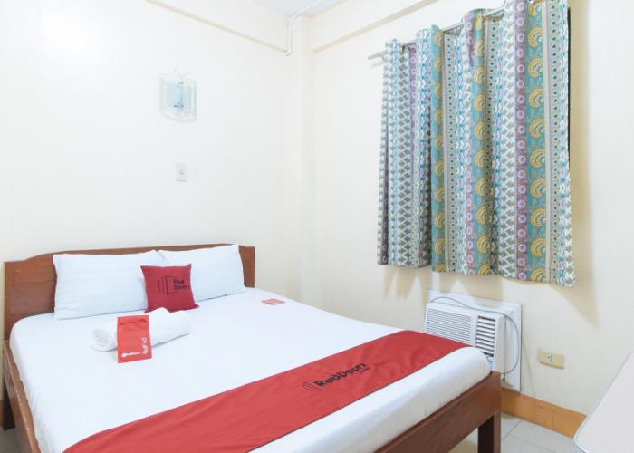 RedDoorz @ Golden Park Inn La Union