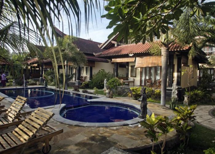 Tradisi Beach Front Villas