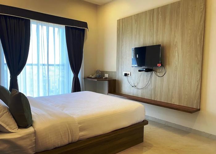 The Grand Sarovar Inn and Suites