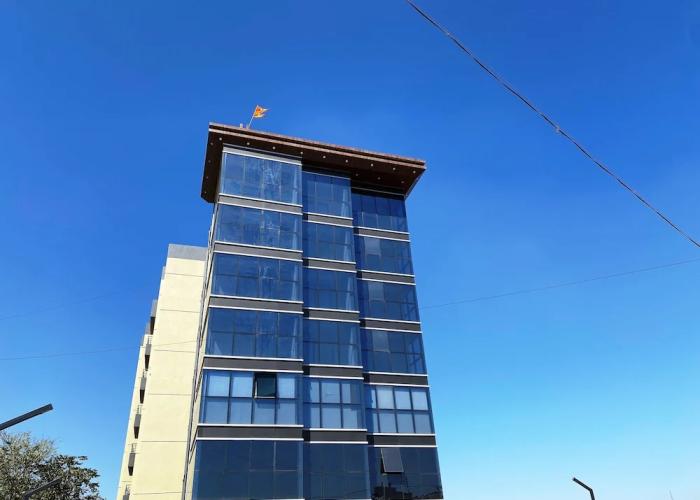 The Grand Sarovar Inn and Suites