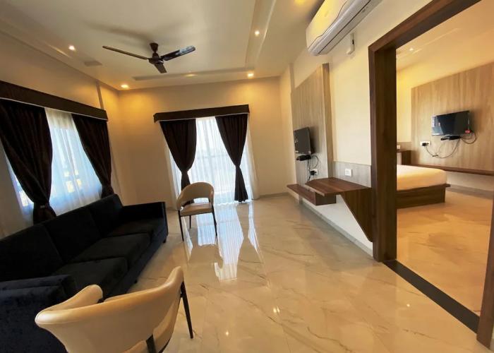 The Grand Sarovar Inn and Suites