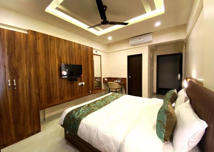 The Grand Sarovar Inn and Suites