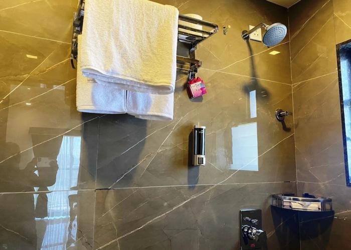 The Grand Sarovar Inn and Suites