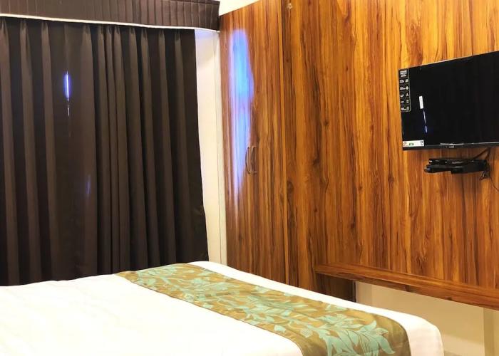 The Grand Sarovar Inn and Suites
