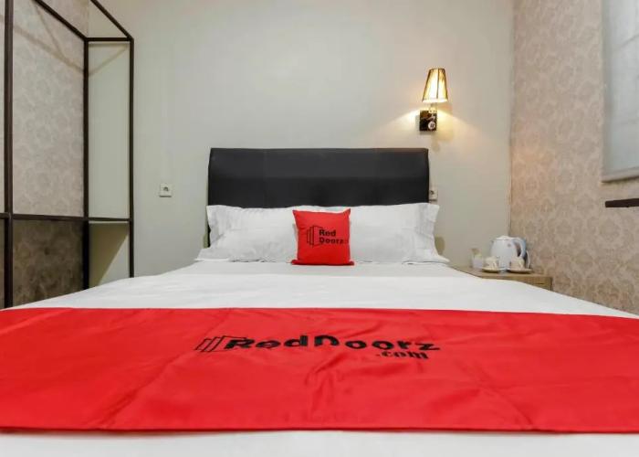 RedDoorz Plus near Lippo Cikarang Mall