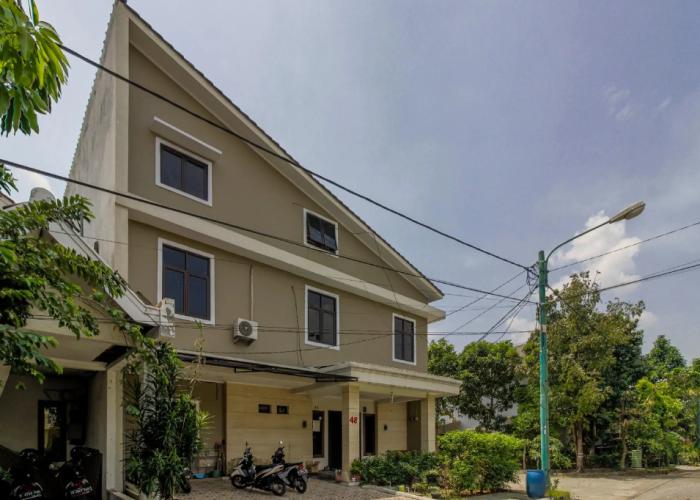 RedDoorz Plus near Lippo Cikarang Mall