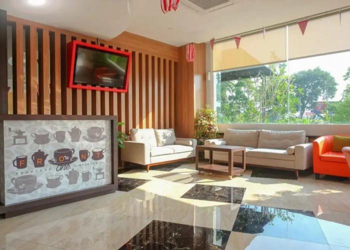 Front One Hotel Airport Solo