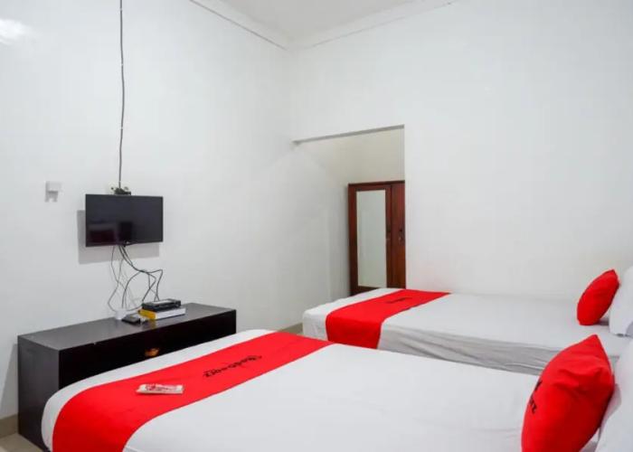 RedDoorz Syariah near Universitas Muhammadiyah Surakarta