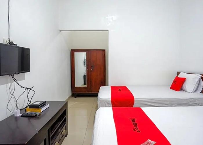 RedDoorz Syariah near Universitas Muhammadiyah Surakarta