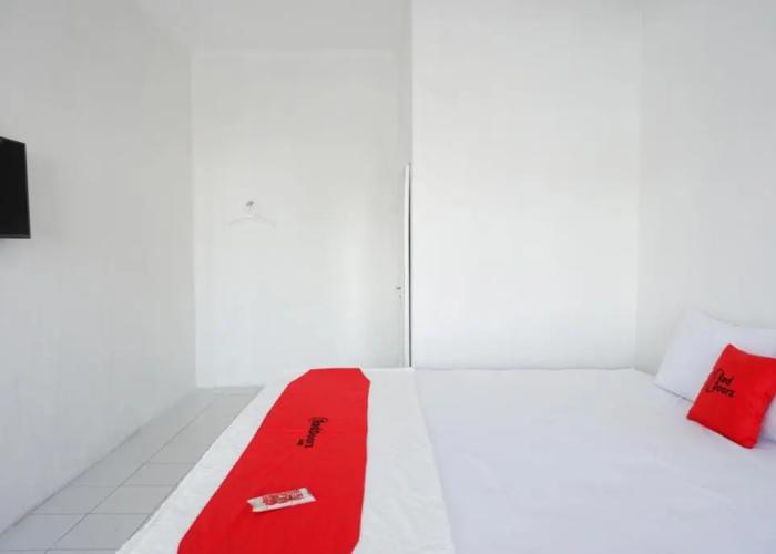 RedDoorz Plus near UMS Solo