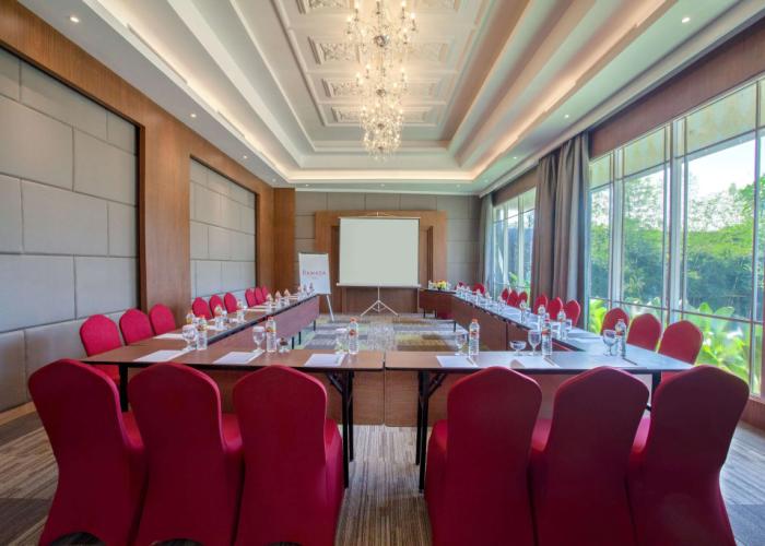 Ramada Suites by Wyndham Solo