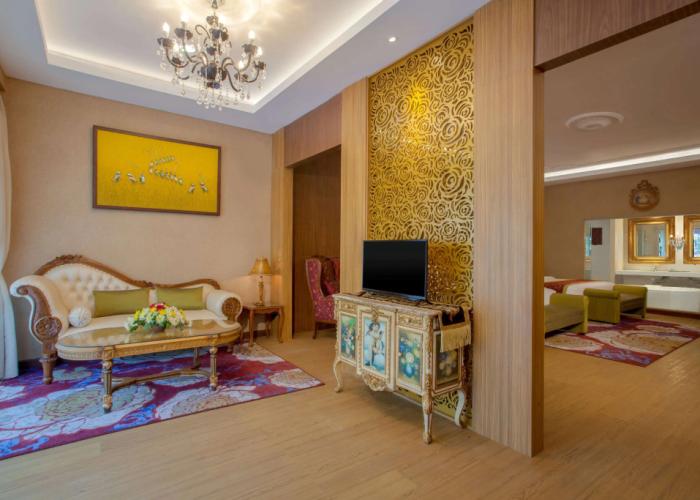 Ramada Suites by Wyndham Solo