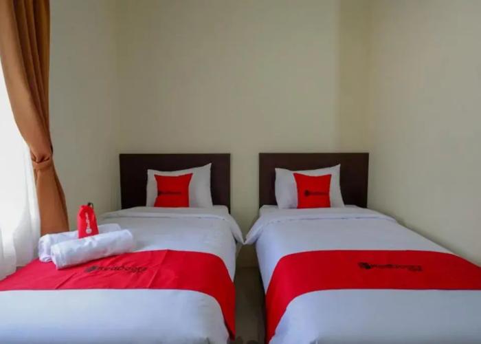 RedDoorz near Stadion 45 Karanganyar