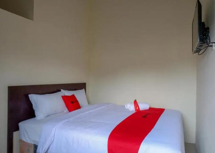 RedDoorz near Stadion 45 Karanganyar