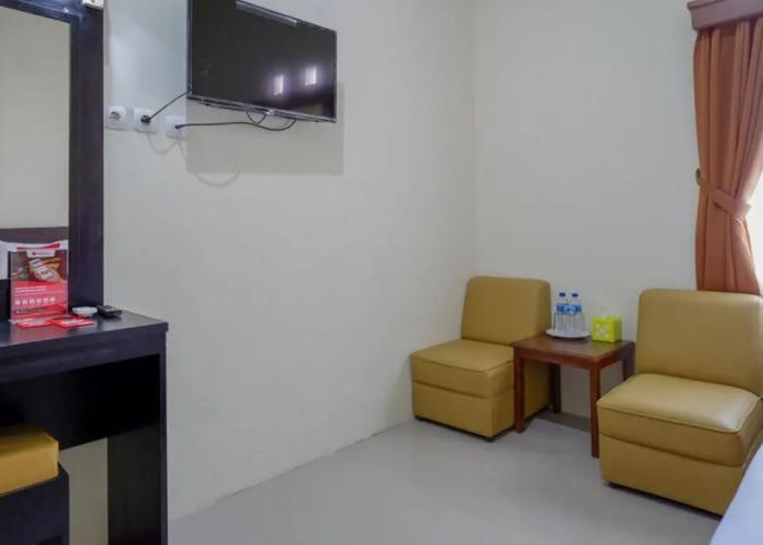 RedDoorz near Stadion 45 Karanganyar