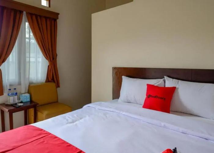 RedDoorz near Stadion 45 Karanganyar