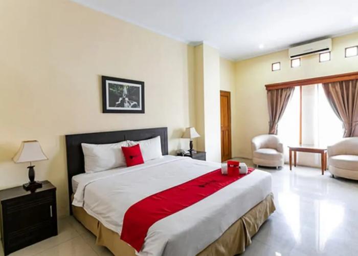 RedDoorz Plus near Alun Alun Karanganyar