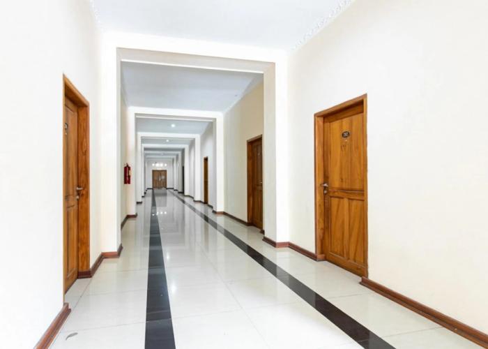 RedDoorz Plus near Alun Alun Karanganyar