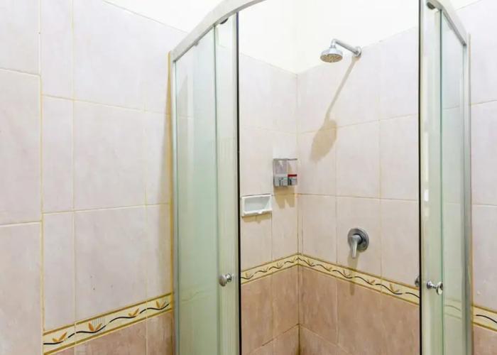 RedDoorz Plus near Alun Alun Karanganyar