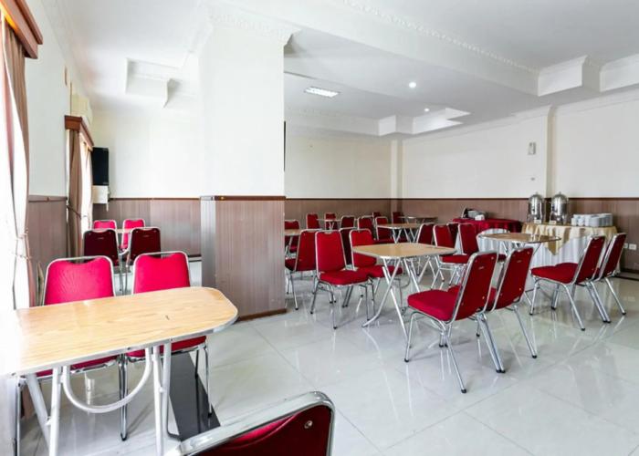RedDoorz Plus near Alun Alun Karanganyar