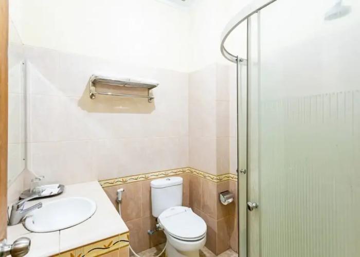 RedDoorz Plus near Alun Alun Karanganyar