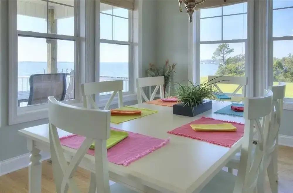 фото Dolphin Lookout 4 Bedroom Home by RedAwning