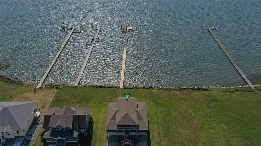 фото Dolphin Lookout 4 Bedroom Home by RedAwning