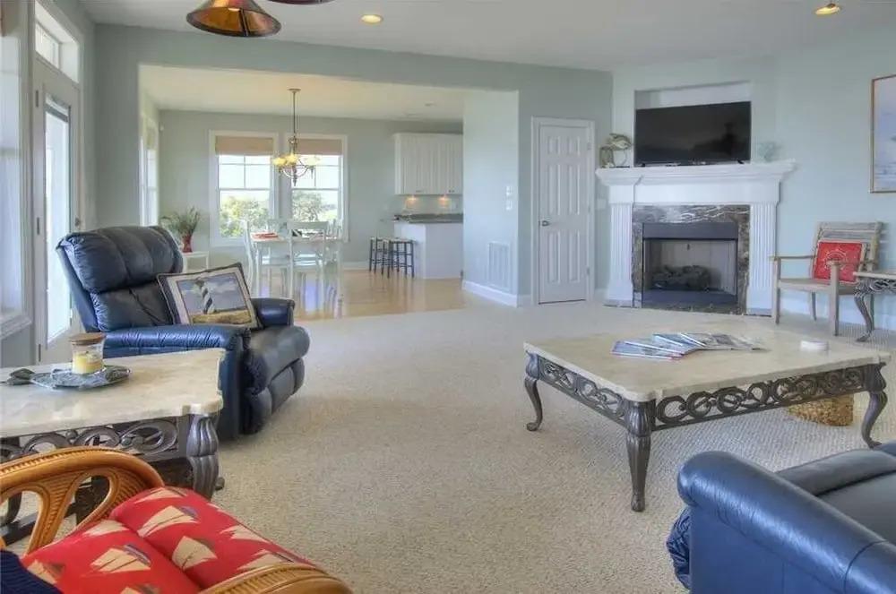 фото Dolphin Lookout 4 Bedroom Home by RedAwning