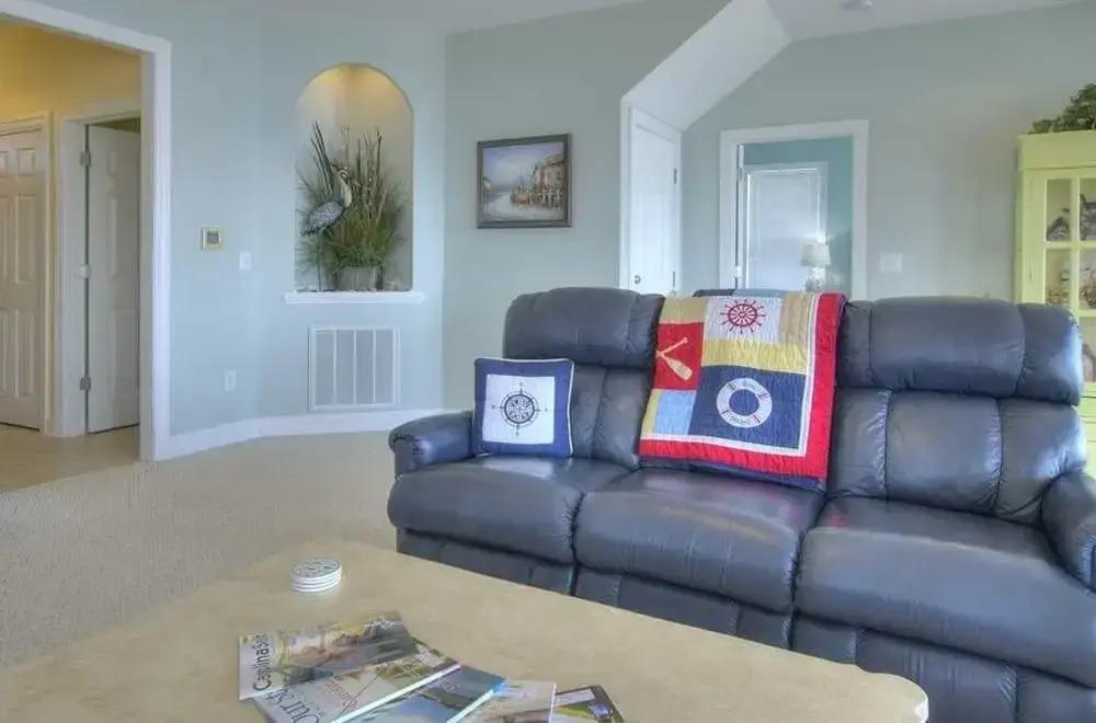 фото Dolphin Lookout 4 Bedroom Home by RedAwning