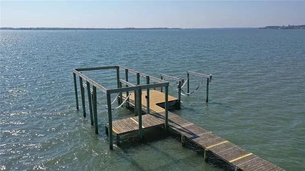 фото Dolphin Lookout 4 Bedroom Home by RedAwning