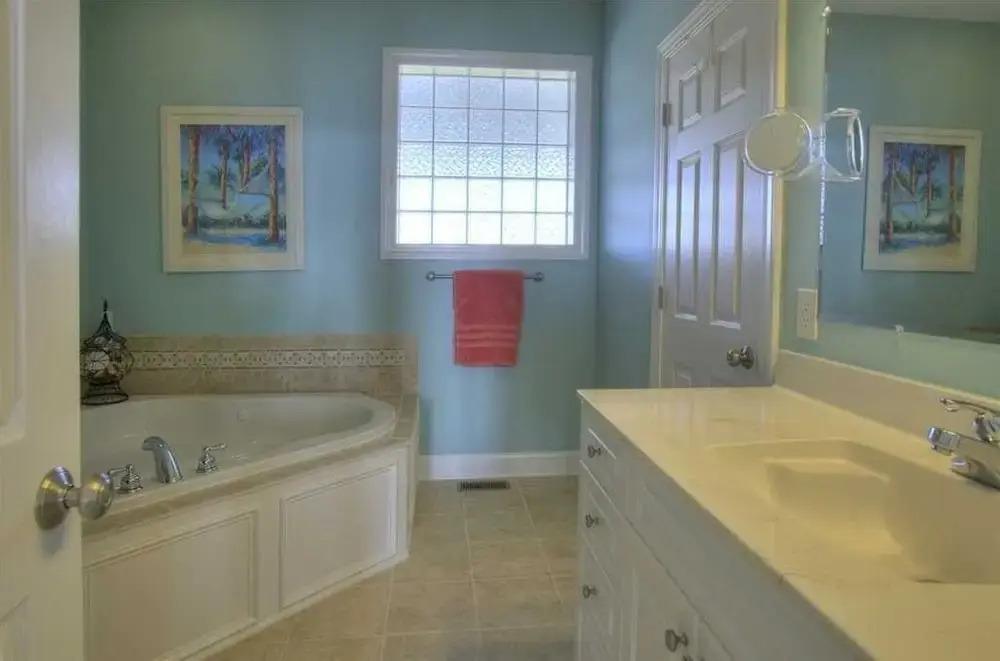 фото Dolphin Lookout 4 Bedroom Home by RedAwning