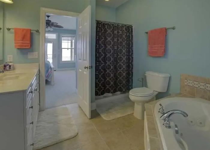 Dolphin Lookout 4 Bedroom Home by RedAwning