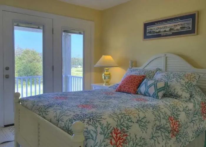 Dolphin Lookout 4 Bedroom Home by RedAwning