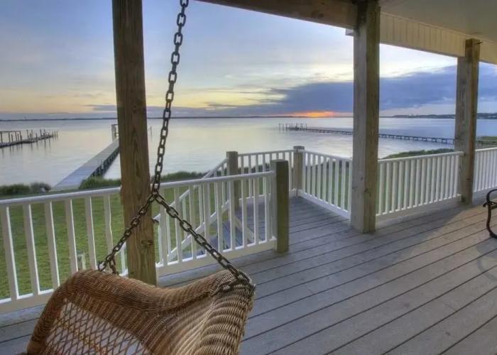 Dolphin Lookout 4 Bedroom Home by RedAwning