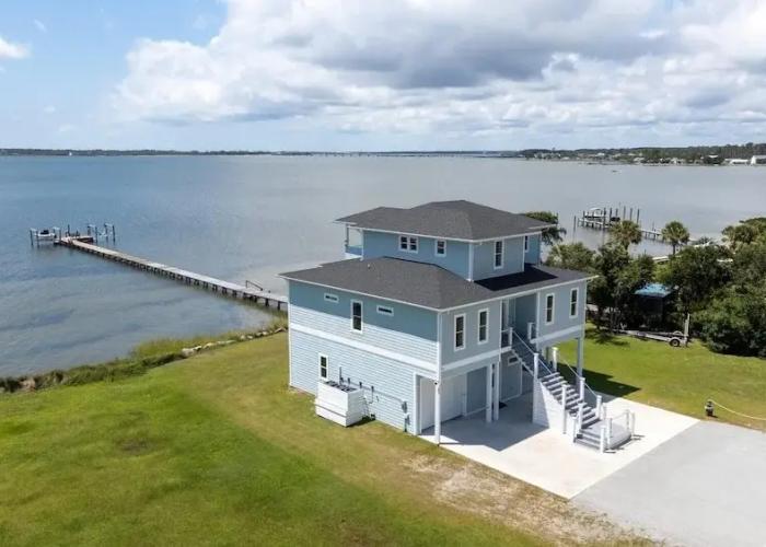 Straits Serenity 3 Bedroom Home by RedAwning