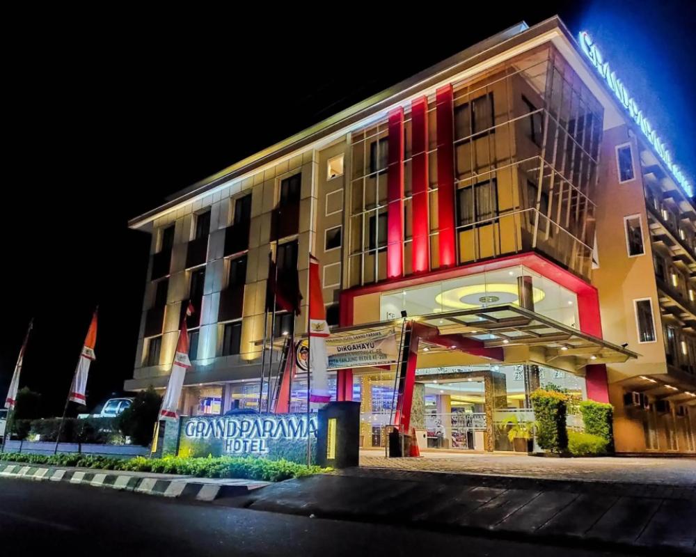 Grand Parama Hotel