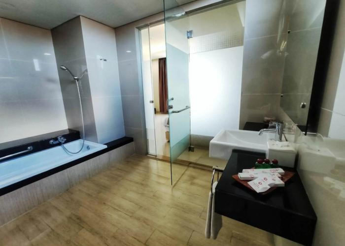 Grand Parama Hotel