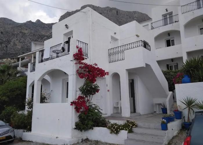 Elenis Studios & Apartments