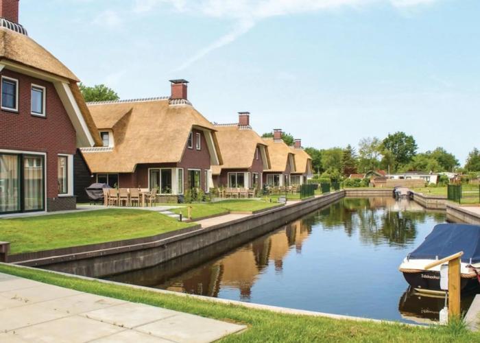Atmospheric Villa on the Water, at a Holiday Park