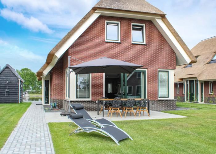 Atmospheric Villa With Nice Garden, in a Holiday Park at the Water in Friesland