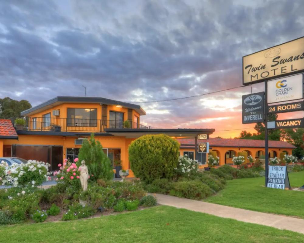 Twin Swans Motel