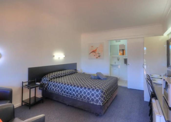 Twin Swans Motel