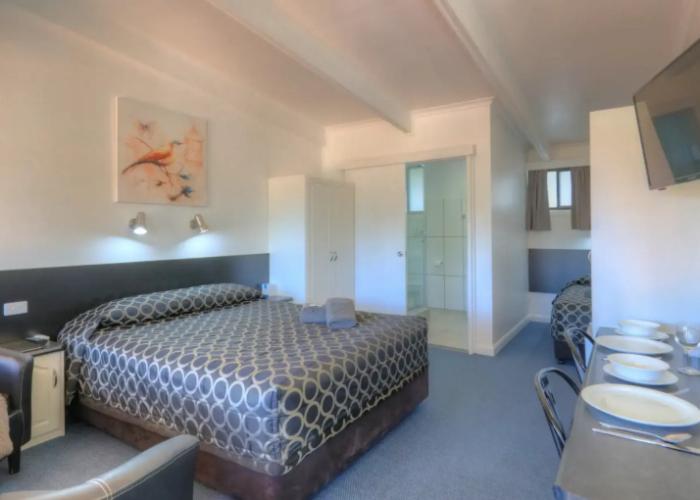 Twin Swans Motel