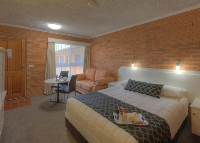 Cousins Motor Inn