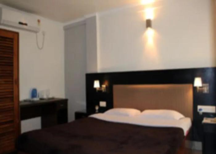Marina's Motel