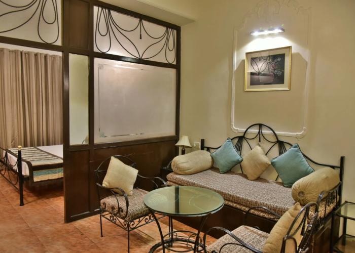 Jullundur Hotel