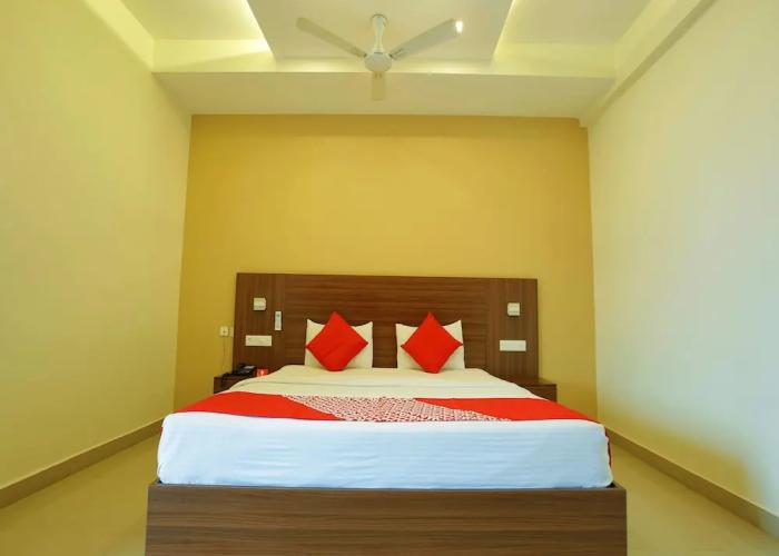 OYO 12762 Citywalk Residency