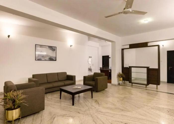 Hotel Paramount Suites & Service Apartments