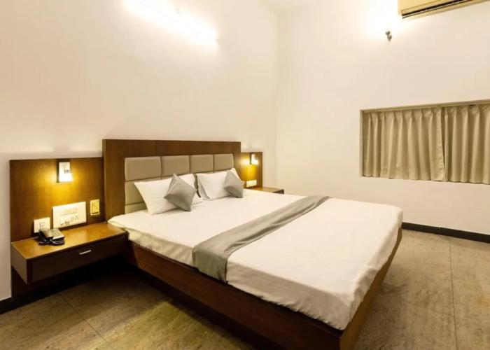 Hotel Paramount Suites & Service Apartments